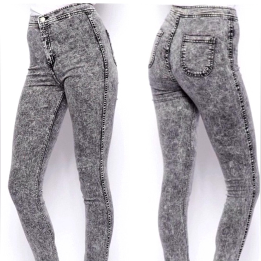 American Apparel Easy Jean in black acidwash! Super flattering on anyone!